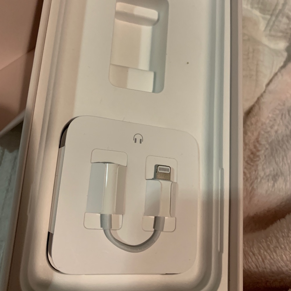 Apple headphones adapter brand new